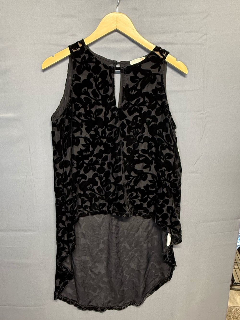 NWT GB Black Velvet Burnout Floral Tank Top Medium High Low Keyhole Whimsigoth